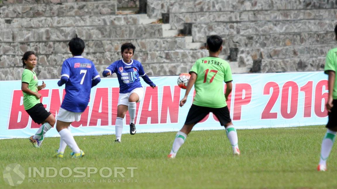 Tim Putri Mataram berhasil mengalahkan tim Garda Siliwangi dengan kedudukan 2-0. - INDOSPORT